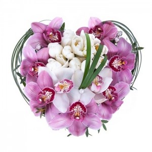 Композиция в виде сердца из орхидей и тюльпанов "Всегда в моем сердце"